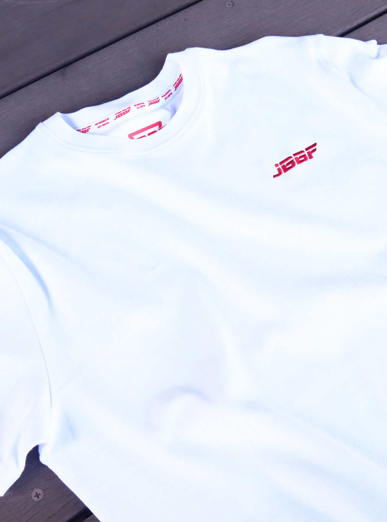 JBBF T-Shirt 白x赤ロゴ刺繍
